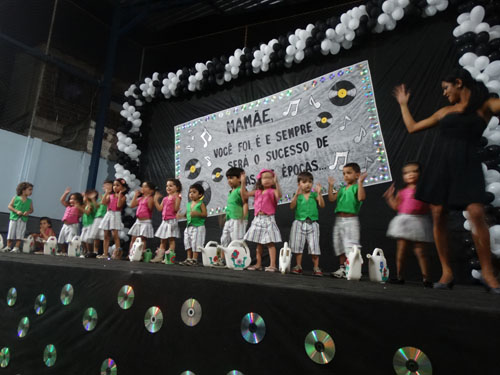 Alunos homenagearam suas mães com lindas apresentações