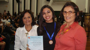 Aluna é condecorada com medalha de bronze na OBF (Olimpíada Brasileira de Física)