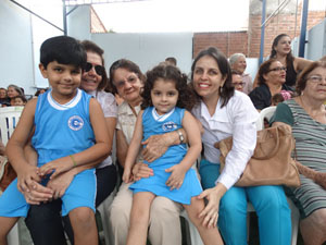 Educação Infantil homenageia as vovós com apresentações e um belo chá.