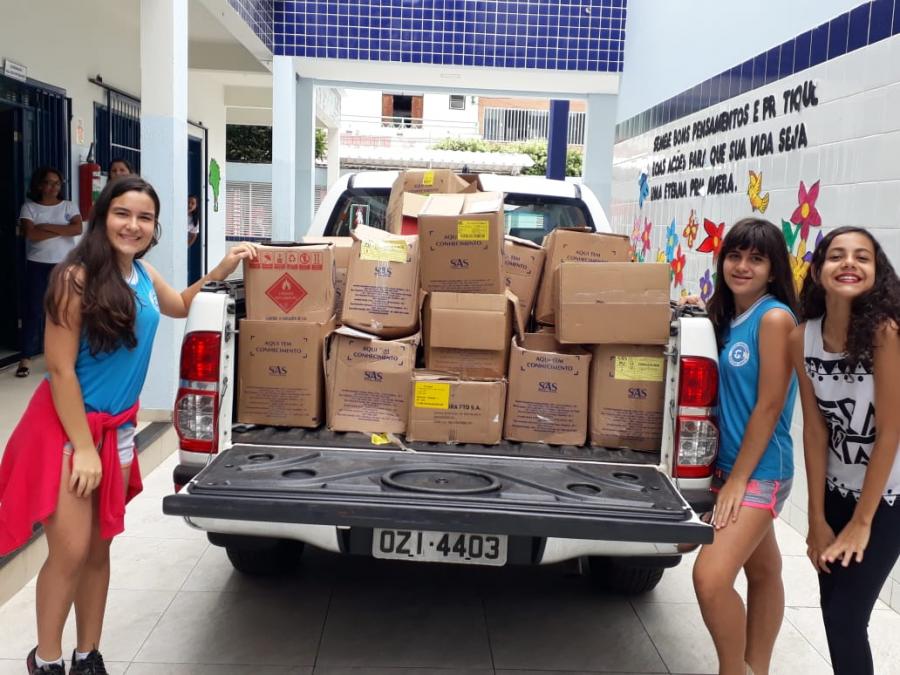 Entrega de alimentos para o Centro Espirita Viveiro de Luz